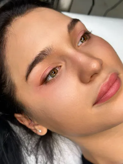 Eyeliner PMU micropigmentare pleoape Baia Mare - Alessandra Crețu